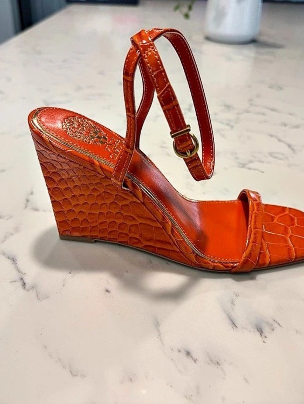 Vince Camuto VC-AMSBEE Crocodile-Embossed Wedge Sandals Orange US 6M